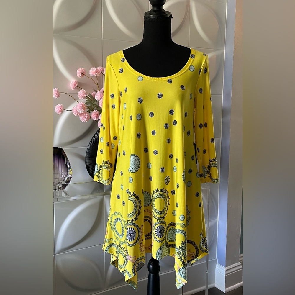 White Mark Women's Yellow Abstract Circles Handkerchief Tunic Top Size Large NWT